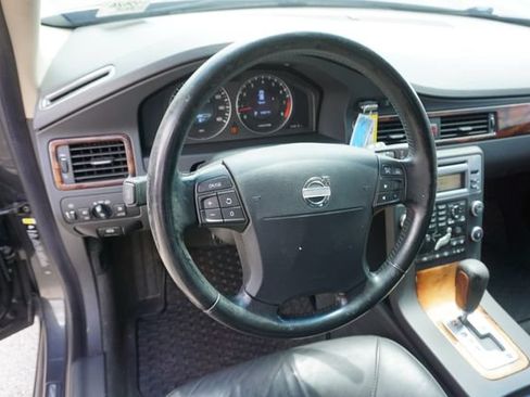 Used 2009 Volvo V70 FWD image 9