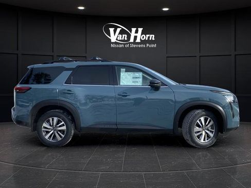 New 2026 Nissan Pathfinder SL image 2