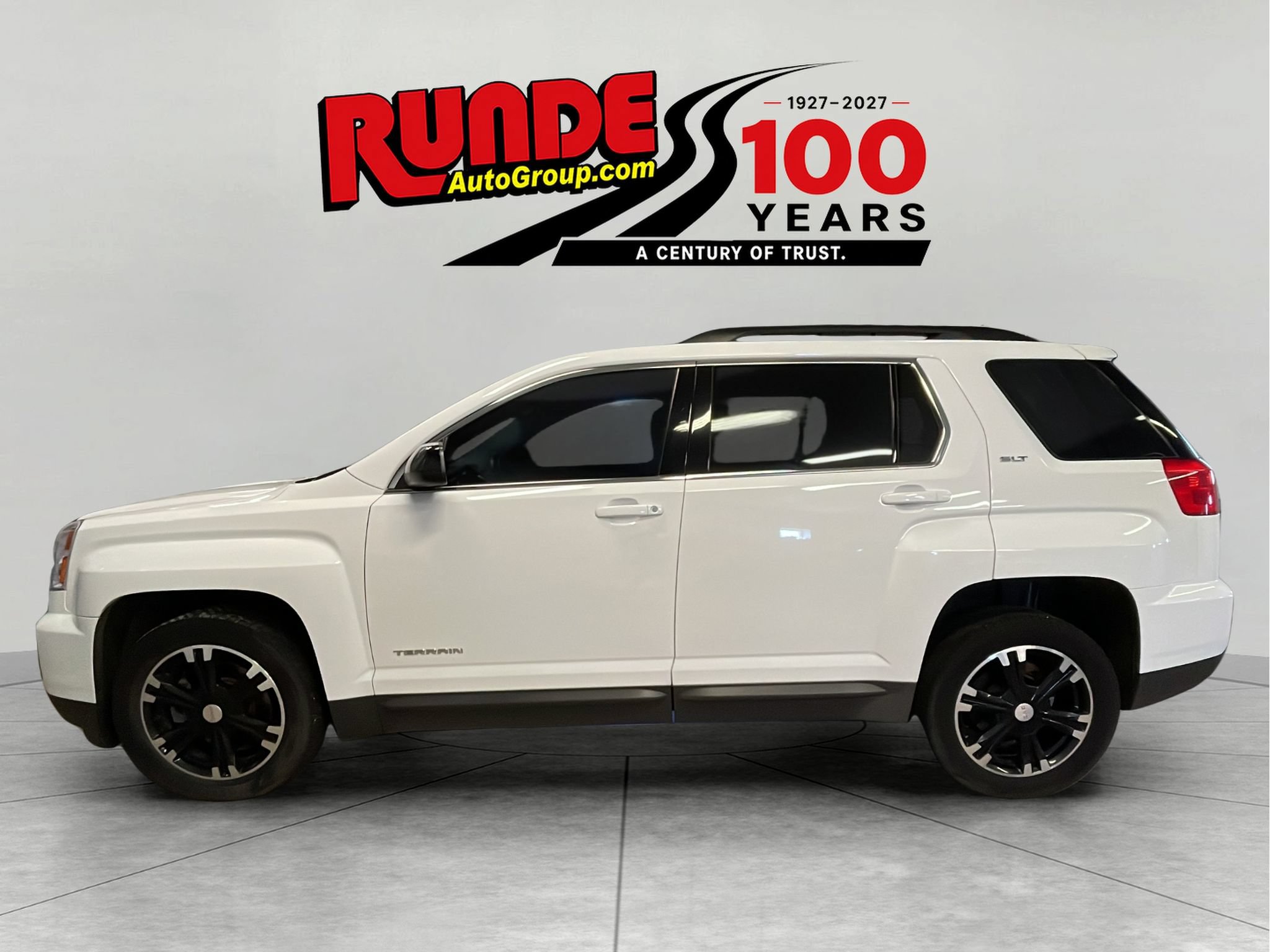 Used 2017 GMC Terrain SLT w/ Open Road Package AWD/4WD image 3