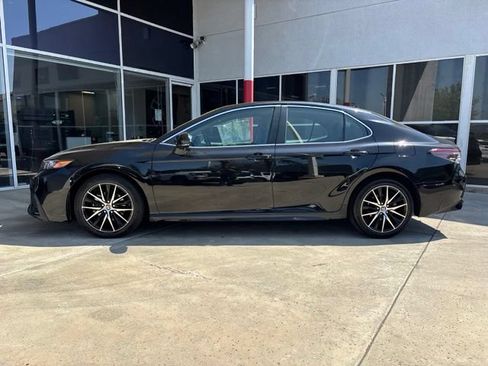 Used 2024 Toyota Camry SE FWD image 7