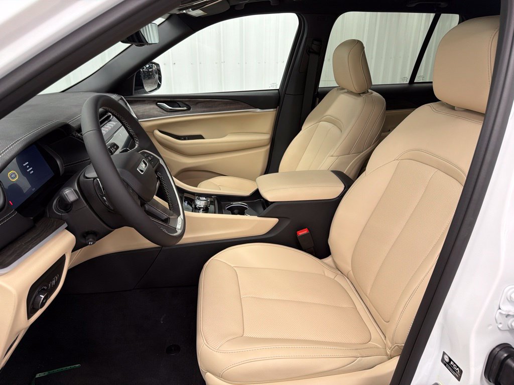 New 2027 Jeep Grand Cherokee Limited AWD/4WD image 13