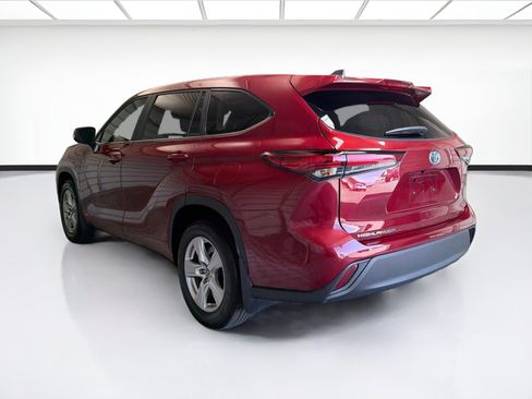 Used 2023 Toyota Highlander LE AWD/4WD image 6