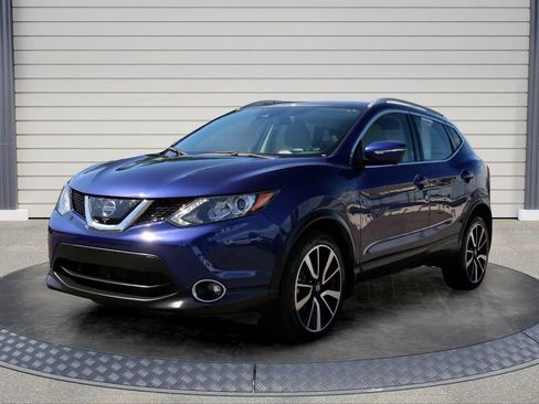 Used 2018 Nissan Rogue Sport SL w/ SL Premium Package AWD/4WD image 3