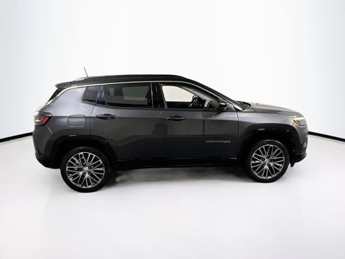 Used 2022 Jeep Compass Limited w/ Elite Group AWD/4WD image 4