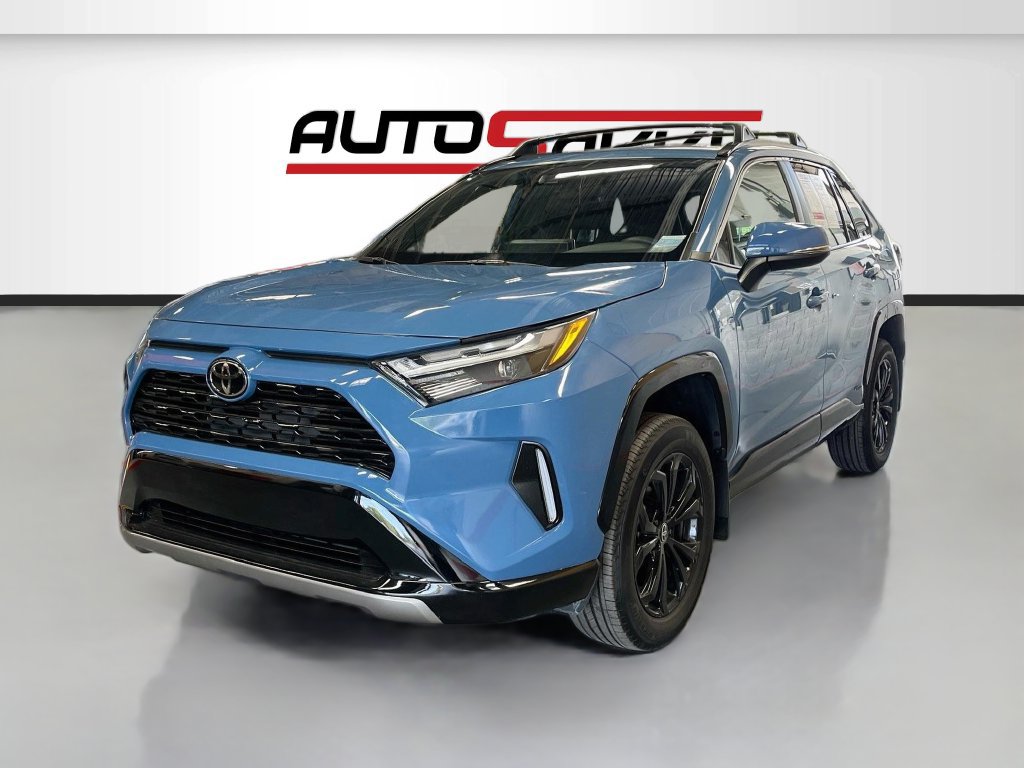 Used 2024 Toyota RAV4 SE AWD/4WD image 3
