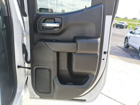 Used 2019 Chevrolet Silverado 1500 Custom Trail Boss w/ Custom Convenience Package AWD/4WD image 15