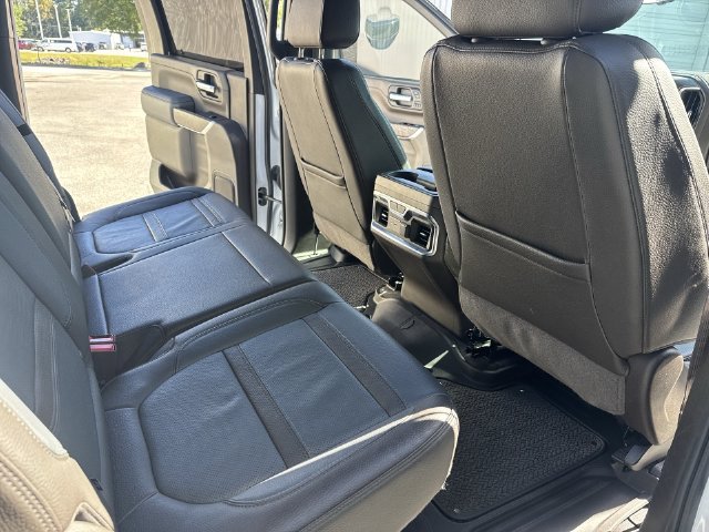 Used 2022 GMC Sierra 3500 Denali w/ Denali Ultimate Package AWD/4WD image 11
