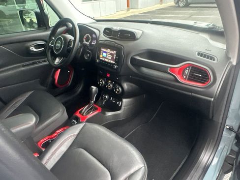 Used 2016 Jeep Renegade Trailhawk w/ Premium Trailhawk Package AWD/4WD image 11