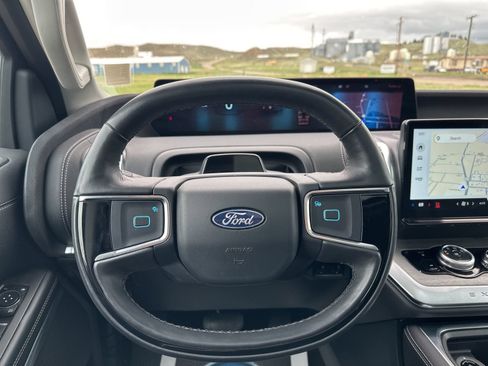 Used 2025 Ford Expedition Max Platinum AWD/4WD image 12