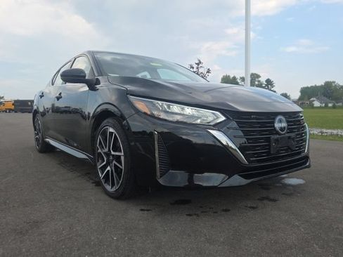 Used 2025 Nissan Sentra SR FWD image 1