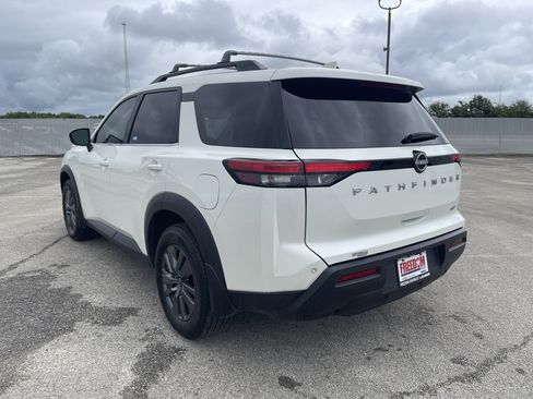 Used 2024 Nissan Pathfinder SV FWD image 6