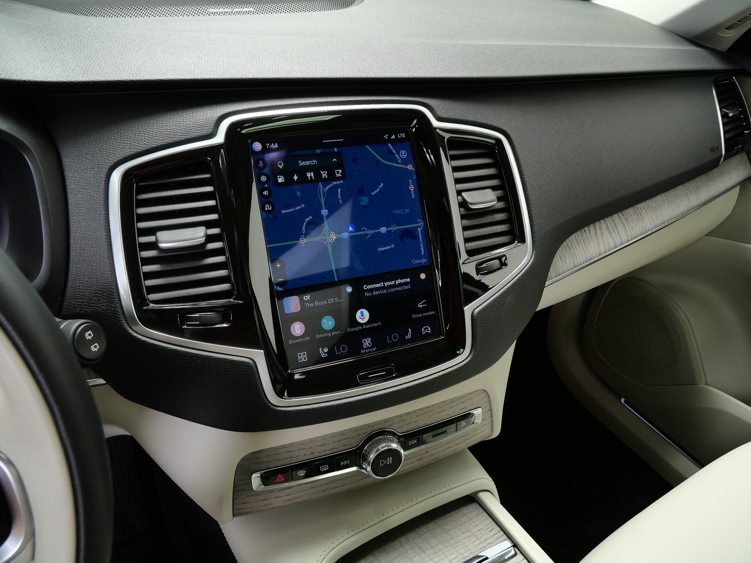 Used 2024 Volvo XC90 T8 Plus w/ Protection Package Premier AWD/4WD image 19