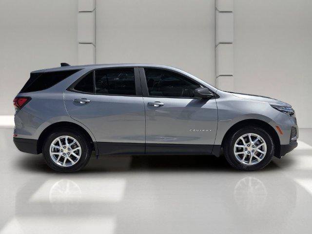 Used 2024 Chevrolet Equinox LS w/ Driver Confidence II Package FWD image 6