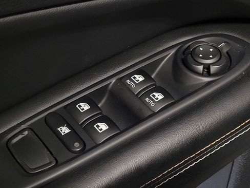 Used 2018 Jeep Compass Latitude w/ Popular Equipment Group FWD image 27
