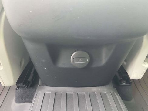 Certified 2023 Volvo XC60 B5 Plus w/ Protection Package Premier image 15