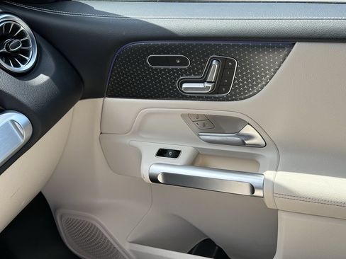 Certified 2025 Mercedes-Benz GLB 250 4MATIC image 34
