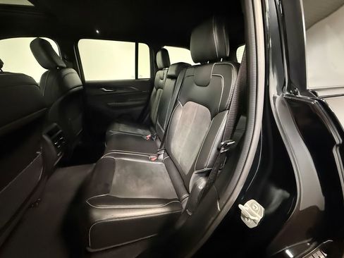 Used 2024 Jeep Grand Cherokee Altitude image 8