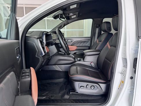 Certified 2024 GMC Canyon AT4 w/ AT4 Premium Package AWD/4WD image 11