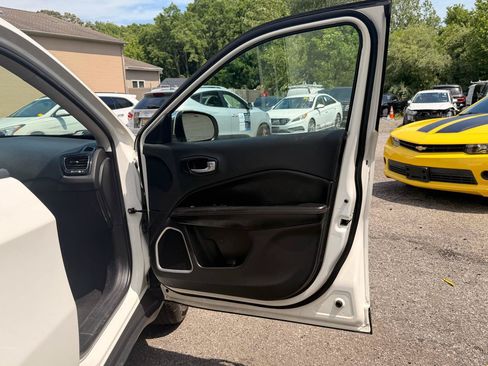 Used 2019 Jeep Compass Limited AWD/4WD image 25