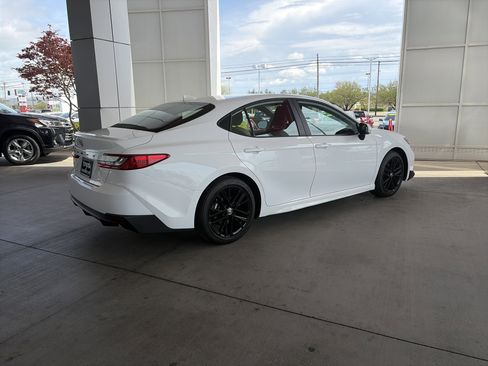 Certified 2025 Toyota Camry SE image 5