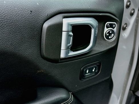 Used 2023 Jeep Wrangler Unlimited Sahara w/ Cold Weather Group AWD/4WD image 19