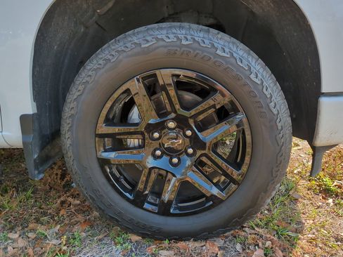 Used 2025 Chevrolet Silverado 1500 Custom w/ Turbomax Blackout Package RWD image 9