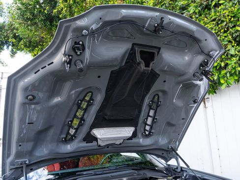 Used 2025 Aston Martin V8 Vantage Coupe RWD image 36