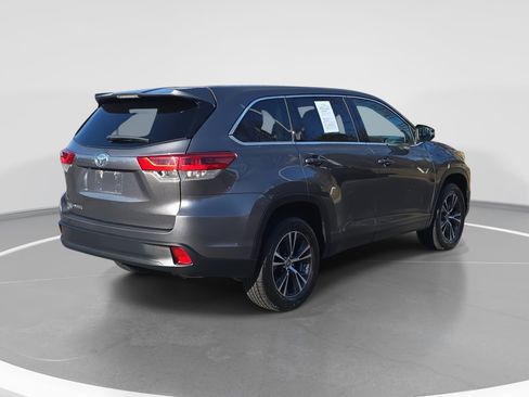 Used 2019 Toyota Highlander LE image 5