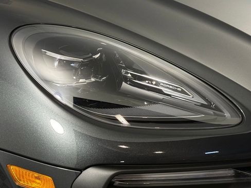 Certified 2026 Porsche Macan AWD/4WD image 15