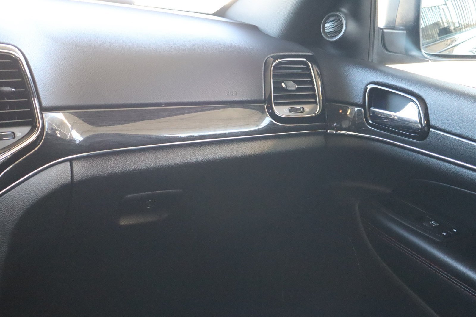 Used 2021 Jeep Grand Cherokee Trailhawk AWD/4WD image 31