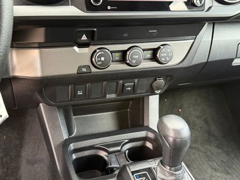 Used 2022 Toyota Tacoma SR w/ SR Convenience Package RWD image 17