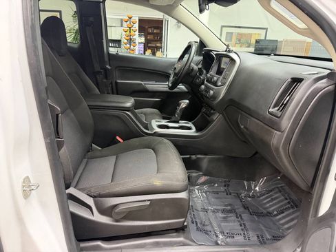 Used 2022 Chevrolet Colorado LT w/ Fleet Safety Package RWD image 18