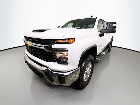 Used 2025 Chevrolet Silverado 2500 LT w/ Convenience Package image 9