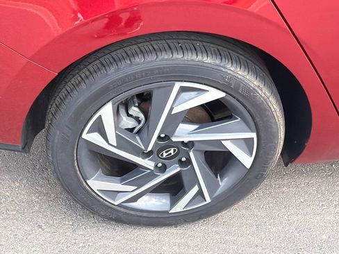 Certified 2025 Hyundai Elantra Sport FWD image 17