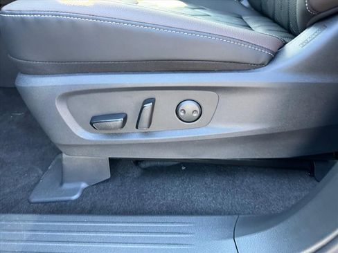 New 2026 Nissan Pathfinder Platinum image 17