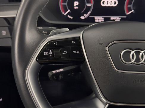 Used 2024 Audi Q8 e-tron Premium Plus image 21