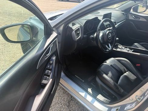 Used 2018 MAZDA MAZDA3 Touring FWD image 7