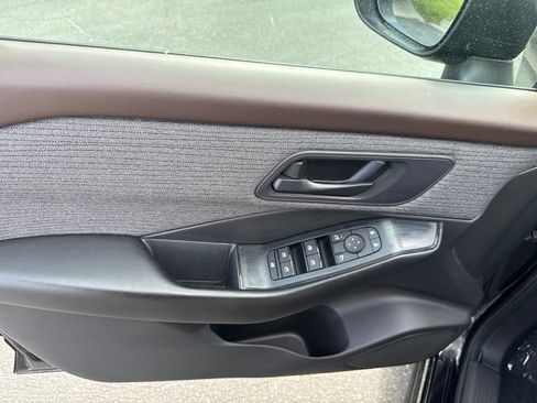 Used 2023 Nissan Rogue S AWD/4WD image 13