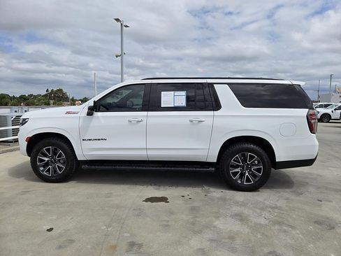 Used 2023 Chevrolet Suburban Z71 w/ Luxury Package AWD/4WD image 6