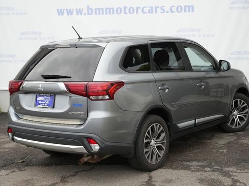Used 2016 Mitsubishi Outlander SE AWD/4WD image 3