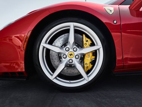 Used 2023 Ferrari F8 Tributo image 3