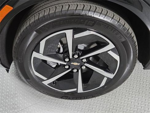 Used 2025 Chevrolet Equinox EV LT w/ Convenience Package image 9