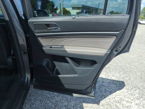 Used 2023 Volkswagen Atlas SE w/ Panoramic Sunroof Package FWD image 34