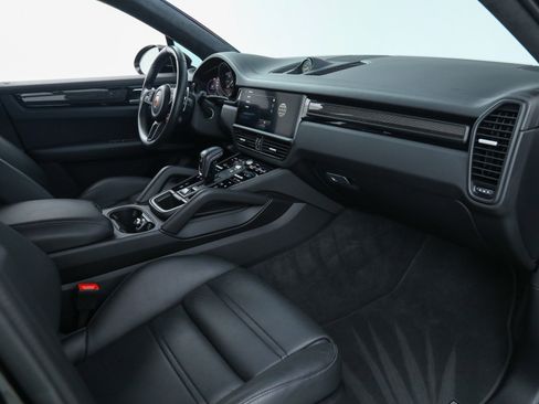 Used 2022 Porsche Cayenne Turbo GT image 15