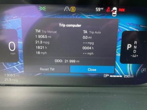 Used 2023 Volvo XC40 B5 Plus w/ Driver Assist Package AWD/4WD image 3