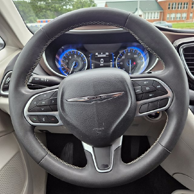 Used 2022 Chrysler Voyager LX FWD image 25