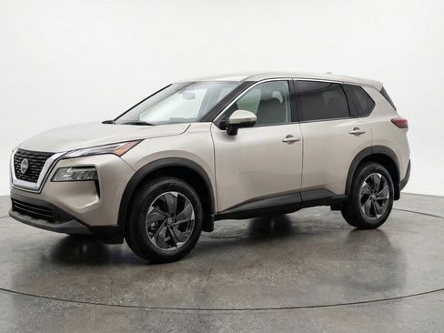 Used 2025 Nissan Rogue SV image 3
