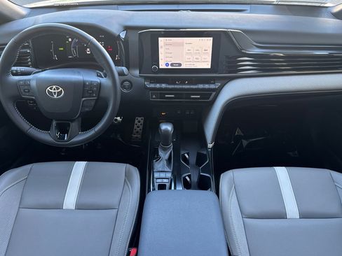 Used 2025 Toyota Camry SE image 27