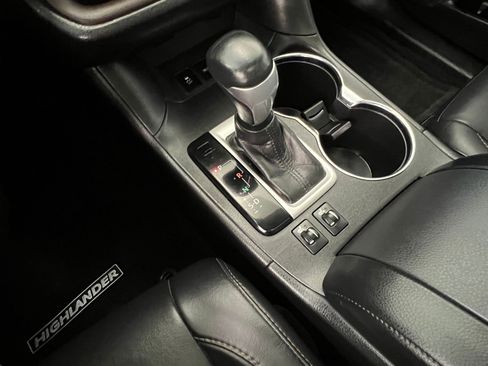 Used 2016 Toyota Highlander XLE image 18