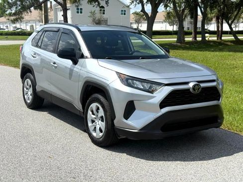 Used 2019 Toyota RAV4 LE image 1
